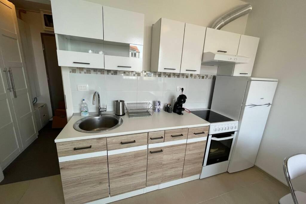 Apartment Gema - One Bedroom Apartment イゾラ エクステリア 写真